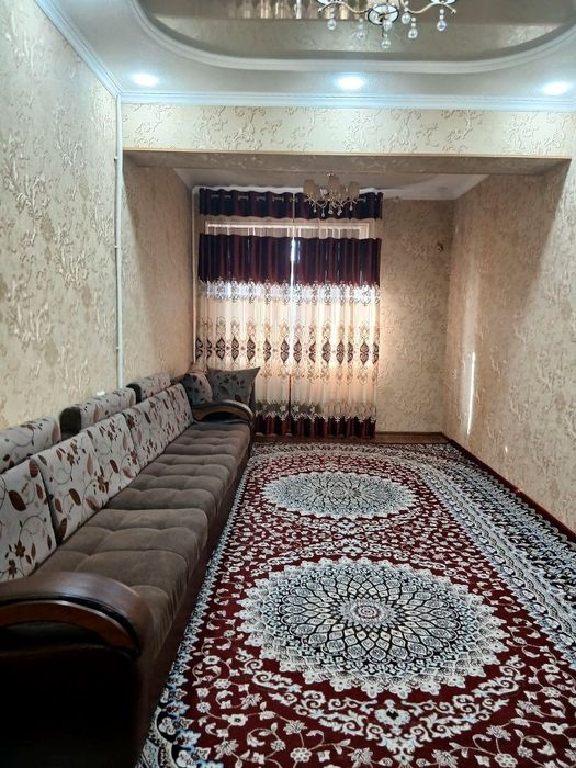 Yangi bozor marvarit Sentr oldida