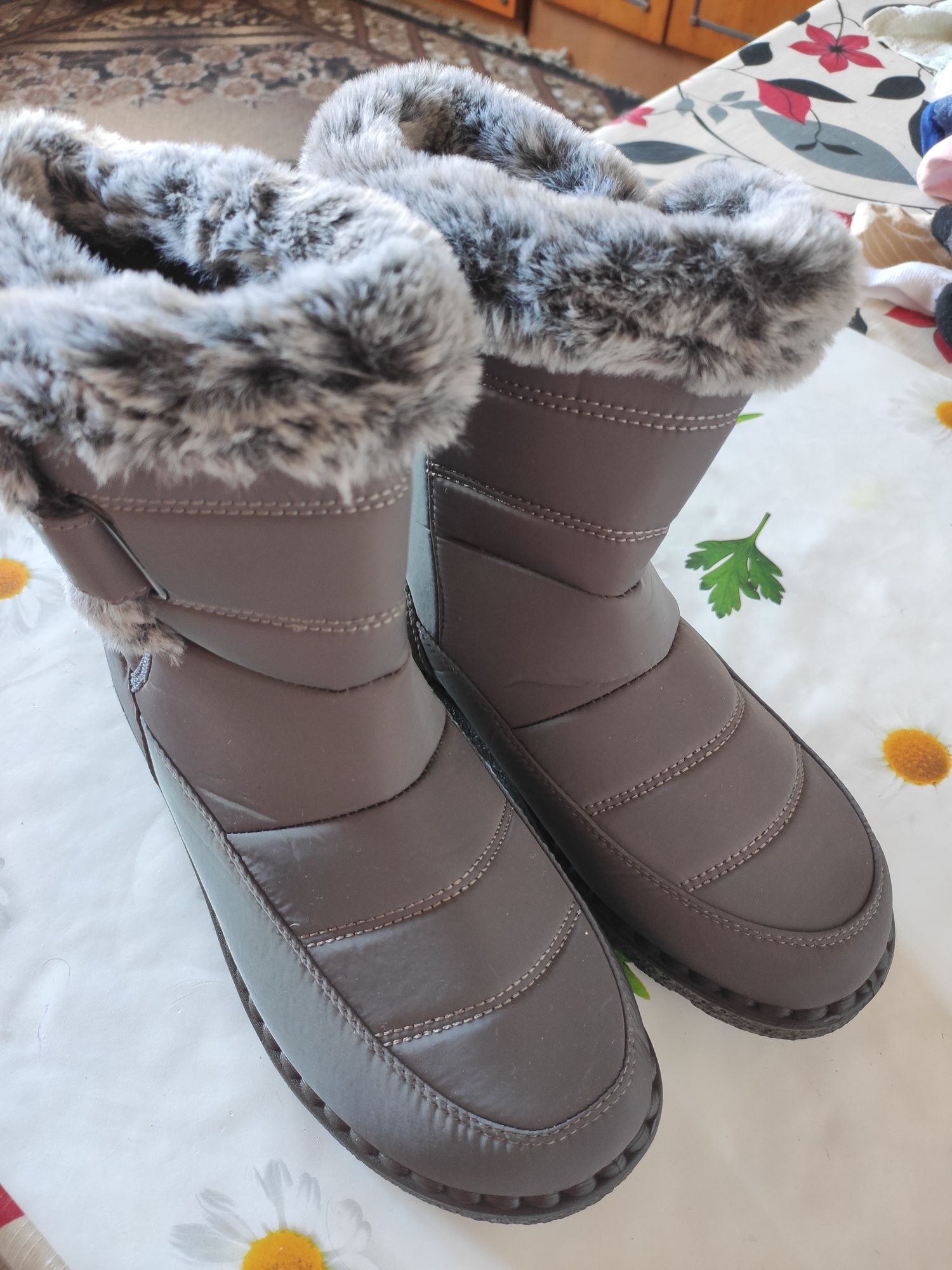 Продам зимние сапоги
