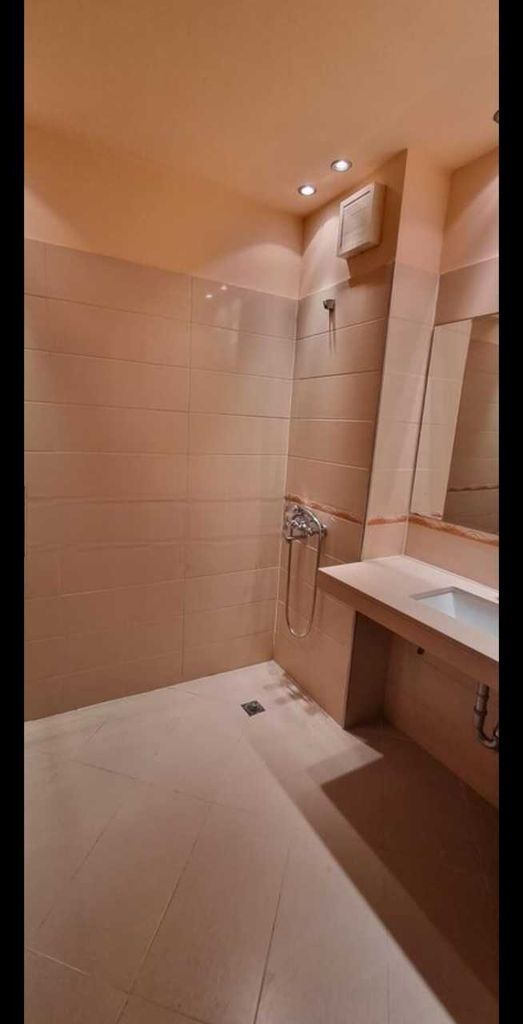 Дава се под наем Тристаен апартамент в София, Борово - 103 кв.м за 663 € - Снимка #2
