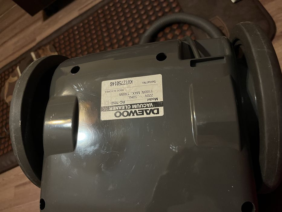 Продается почти новый пылесос Дэу