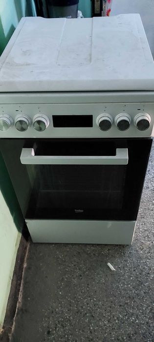 Готварска печка на газ и ток комбинирана