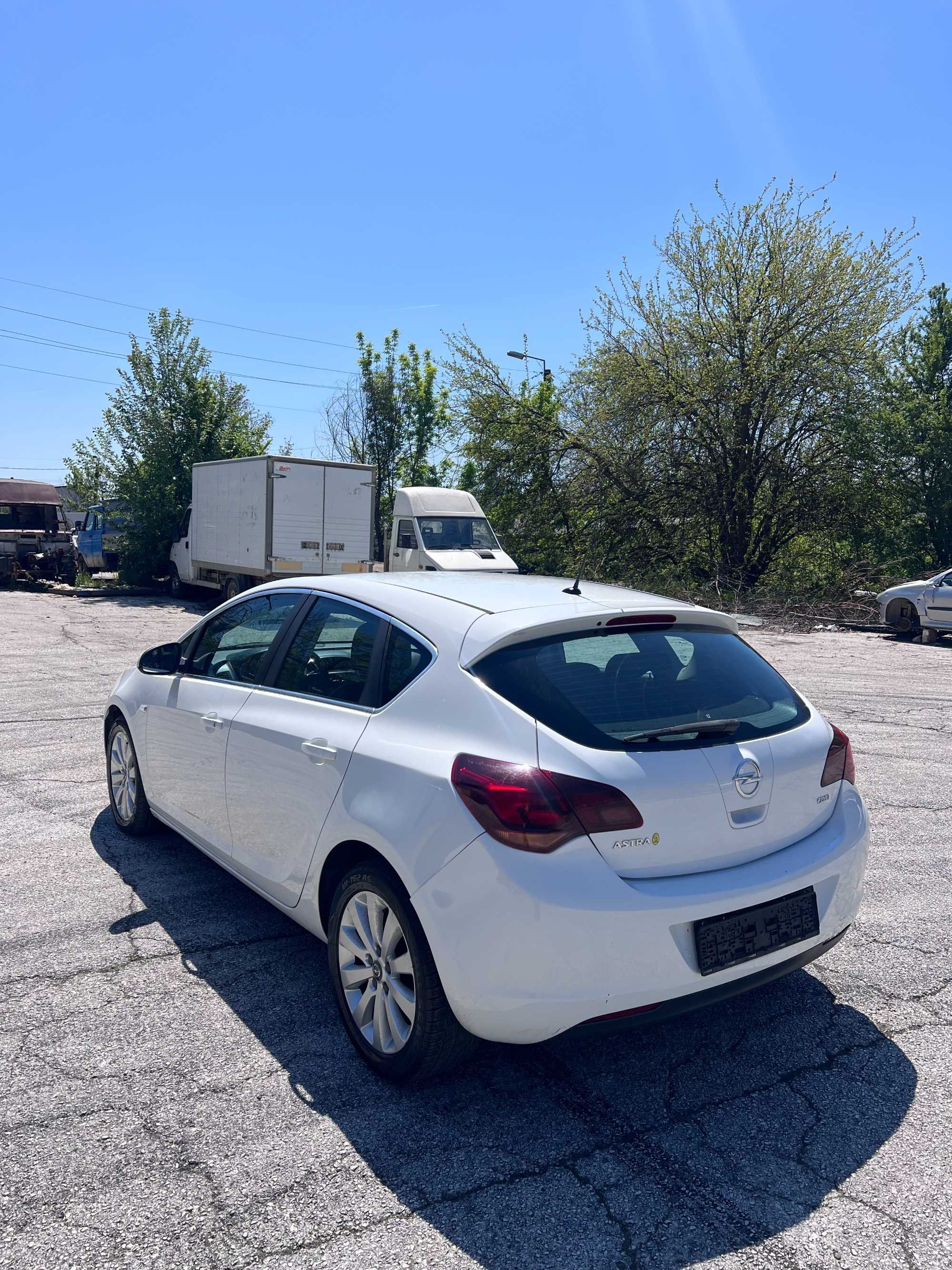 Opel Astra J 1.7 CDTI 110 к.с. БАРТЕР Април 2011 г.