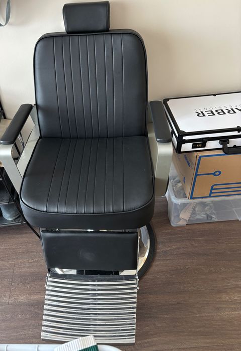 Бръснарски стол НОВ