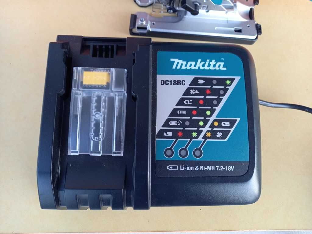 MAKITA DJV182Z - Акумулаторен прободен трион /зеге/