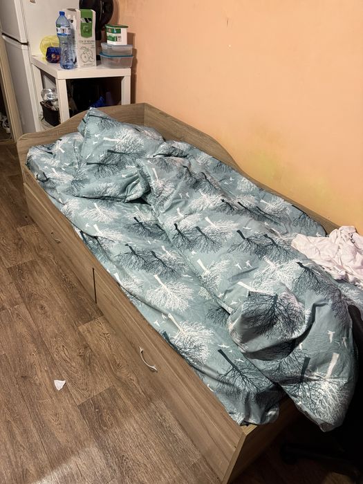 Дървено легло с матрак