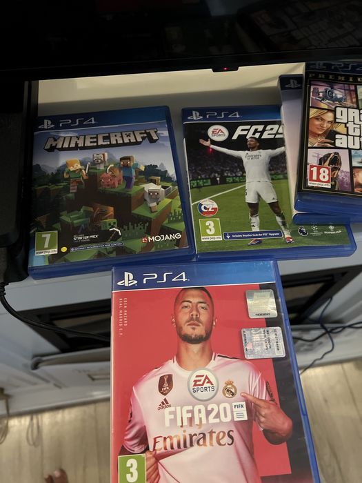 Ps4 slim +jocuri fifa etc…orig
