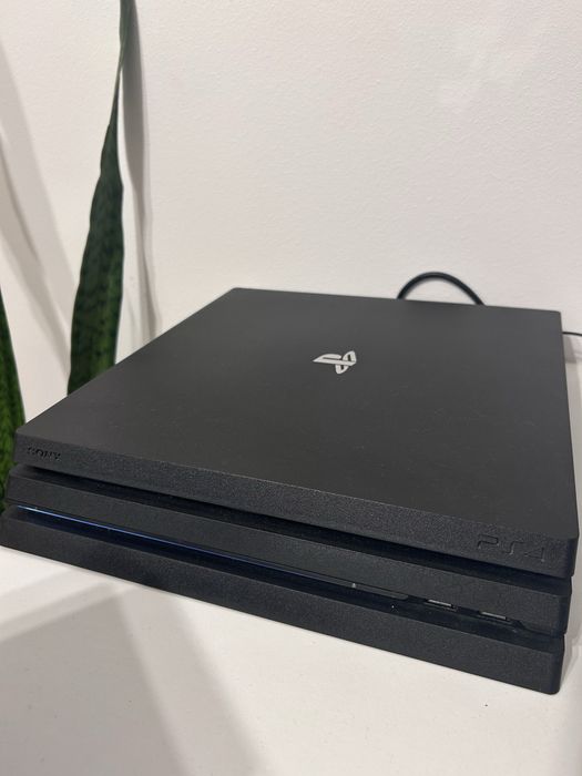 Ps4 pro 1TB si jocuri