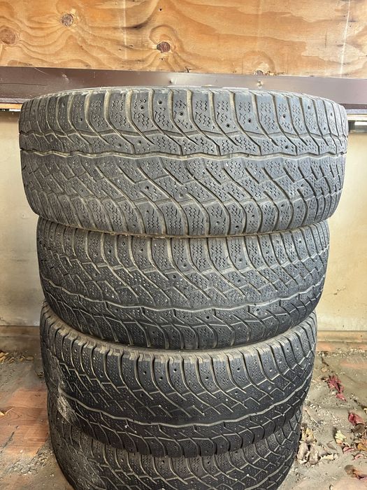 Покрышкий продаю бу 4 штук