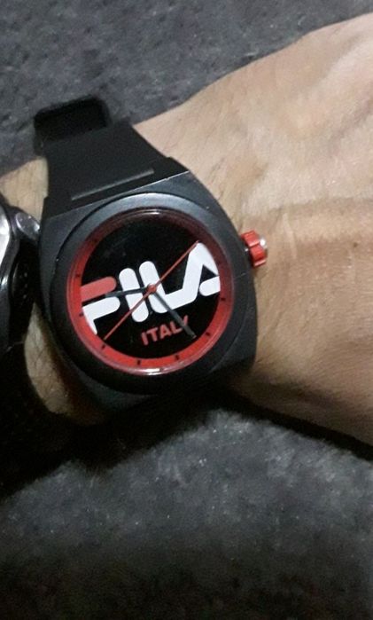 Vând ceas Fila original, în stare foarte bună, silicon. Trimit prin po
