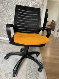 Офисные кресла черного цвета