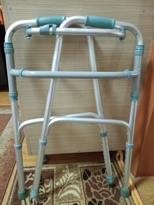 vad cadru metalic pt persoane care se deplaseaza greu