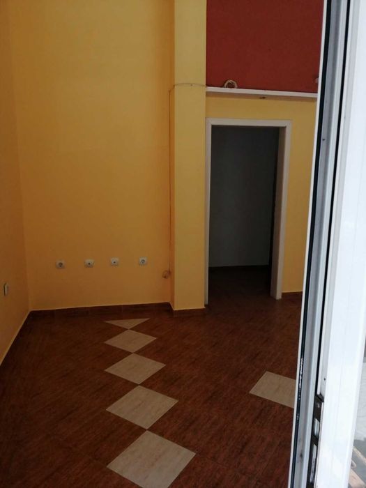 Търговско помещение под наем до м-н Боруй