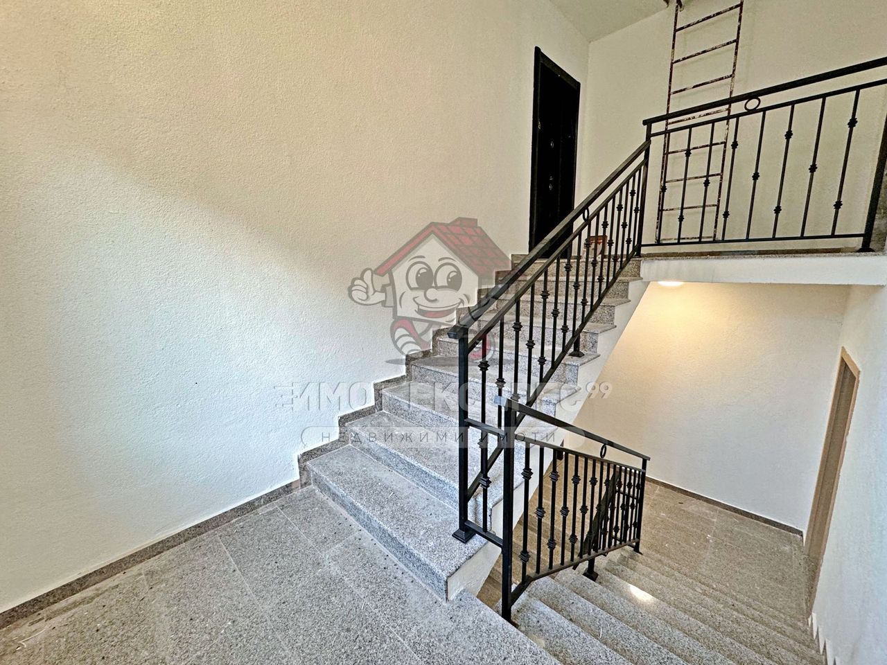 Продава се Двустаен апартамент в Асеновград - 87 кв.м за 821 €/кв.м - Снимка #21