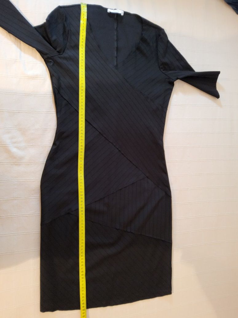 Черна рокля MANGO размер L с къс ръкав