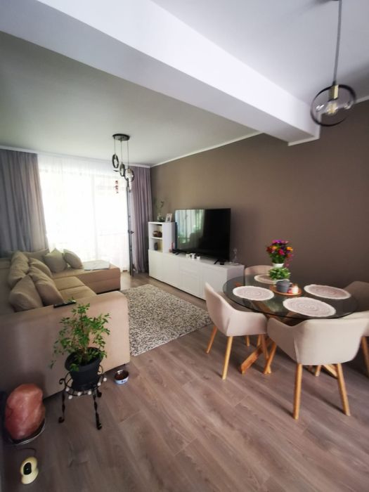 Casa Parter+Etaj+2 locuri de parcare+toate utilitatile situata central