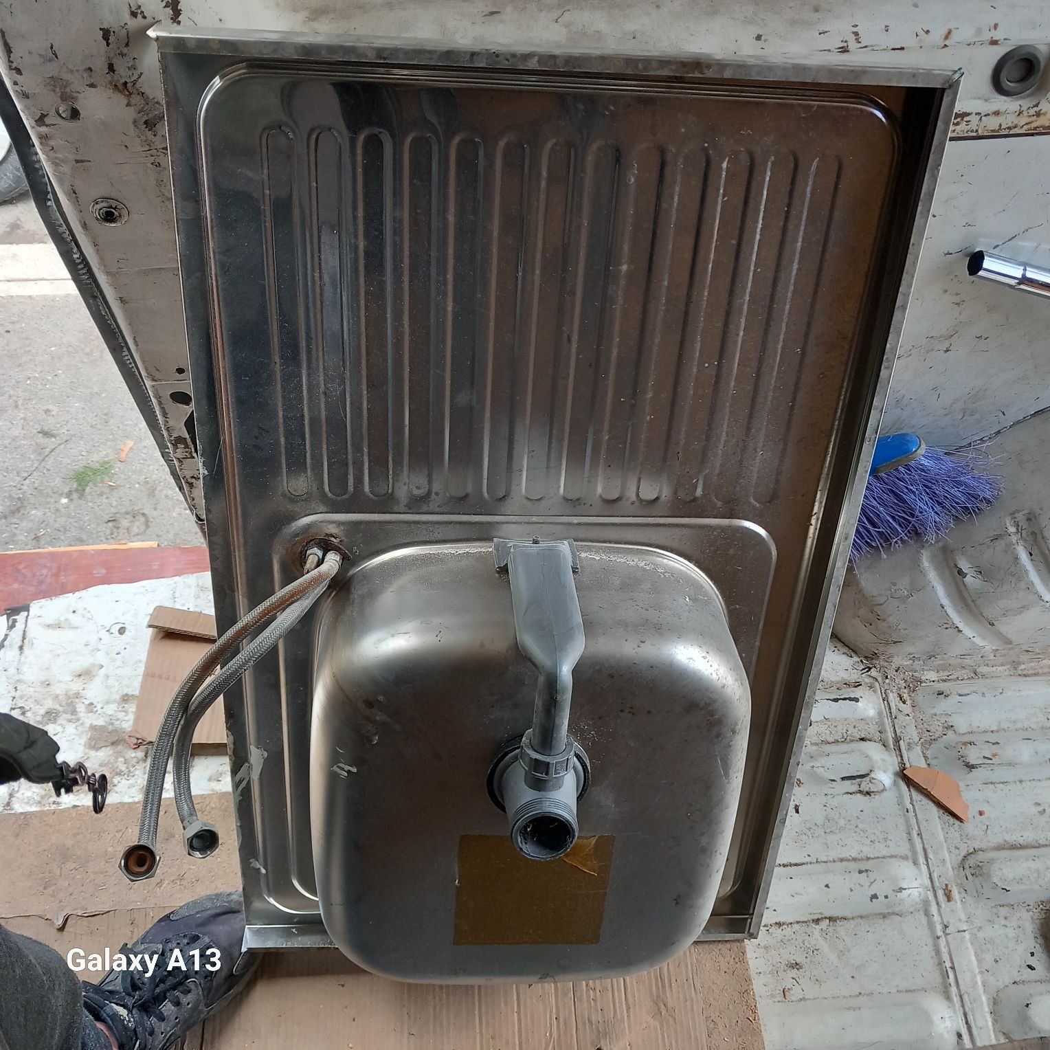 Vând chiuvete inox uzate
