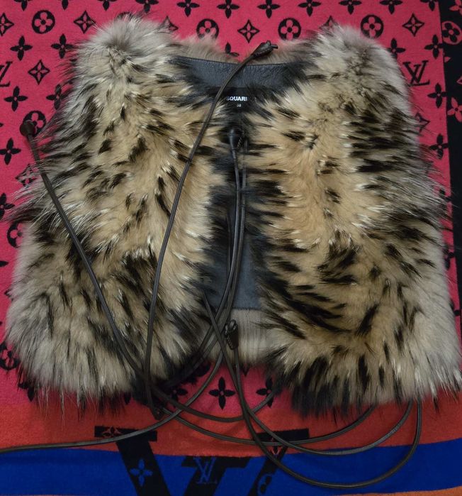 DSQUARED2 оригинален нов дамски елек от ракун
