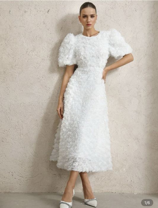 Дамска рокля в бял цвят