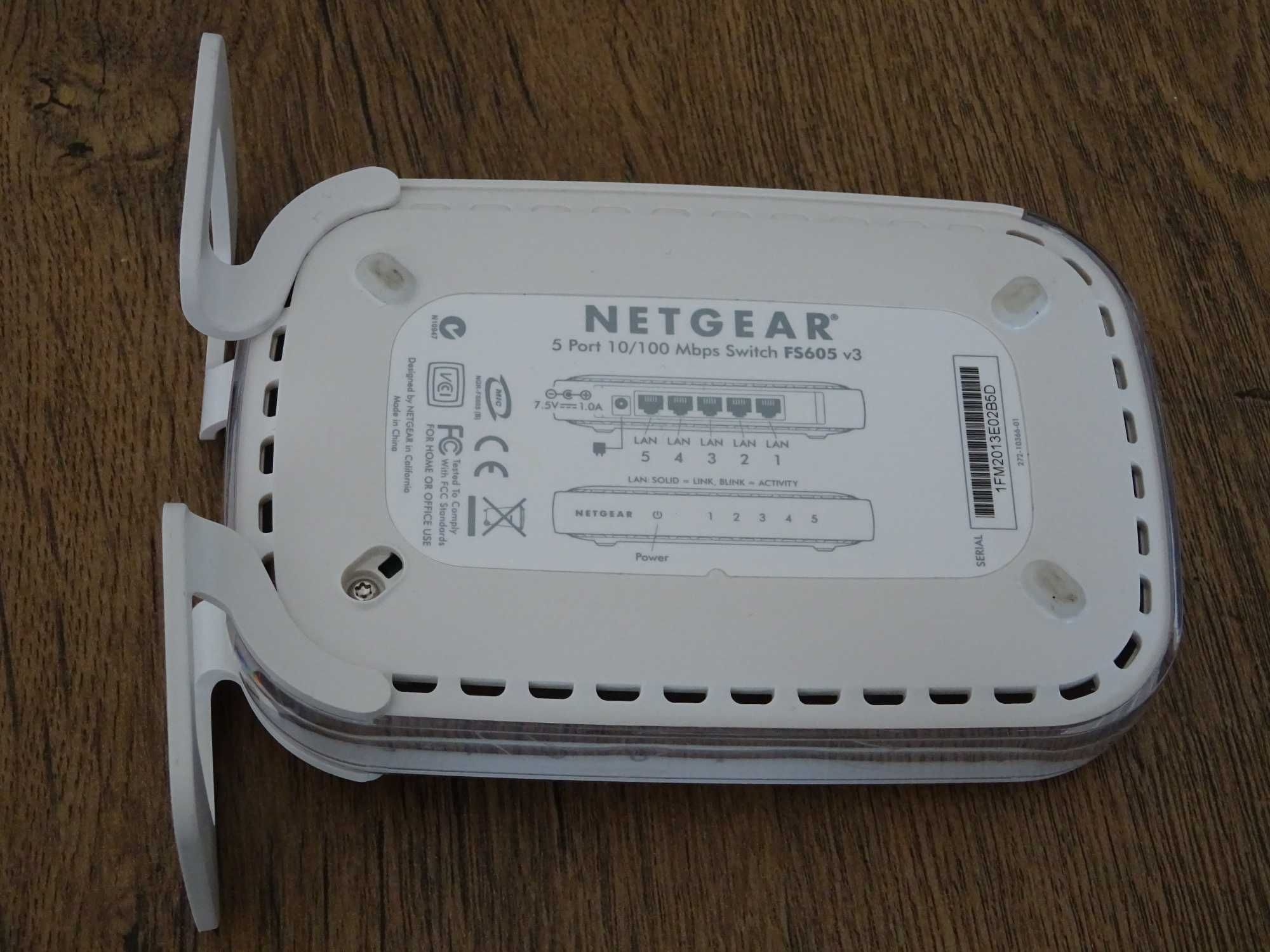 NETGEAR FS605 V3 5 Port 10/100 Mbps Switch Hub Modem Retea Router