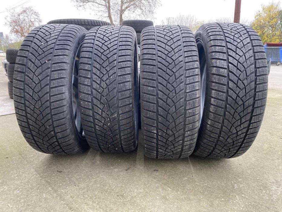 Зимни гуми с джанти 22"