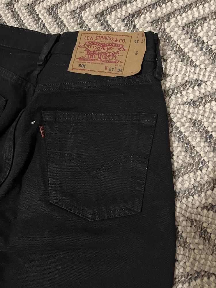 Blugi Levi’s, original, in stare perfecta, mărimea S.