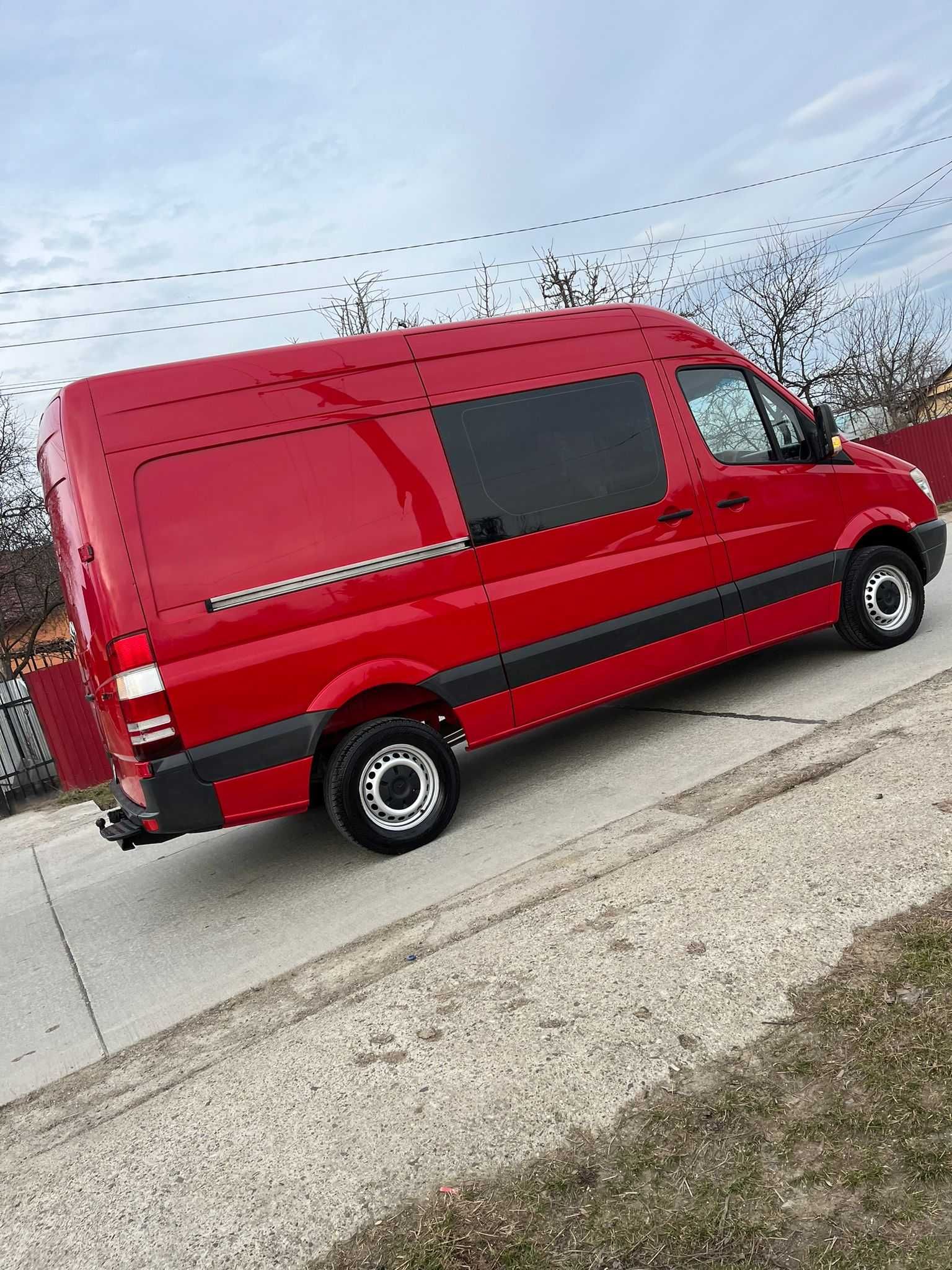 Mercedes-Benz Sprinter 313 cu 7 locuri si  duba an 2011 euro 5 crafter