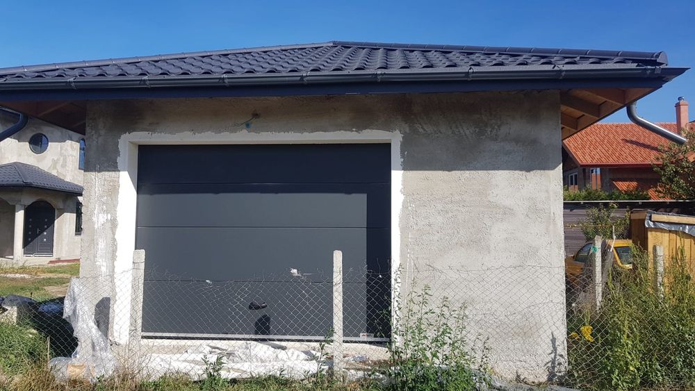 Vând vilă P+1E și anexă