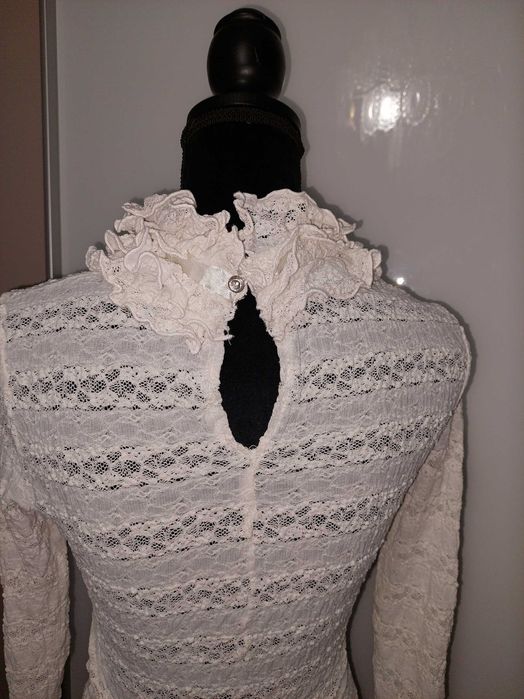 Bluză MEXTON cu jabou, funda satinată, nasture stras