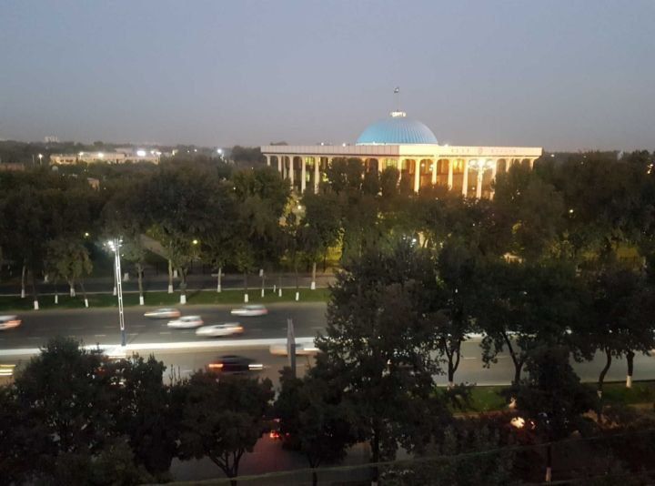 Продаю квартиру Дружбы Народов , центр города. Напротив Олий Мажлиса.