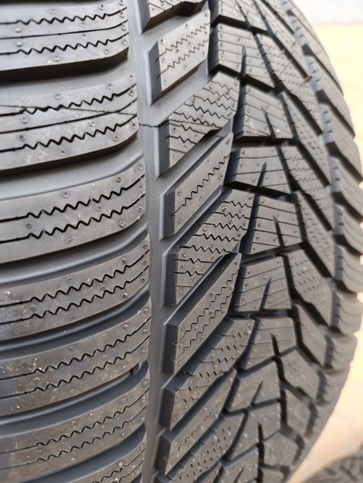 Зимни гуми Hankook 285/45/19 Winter Icept evo 3