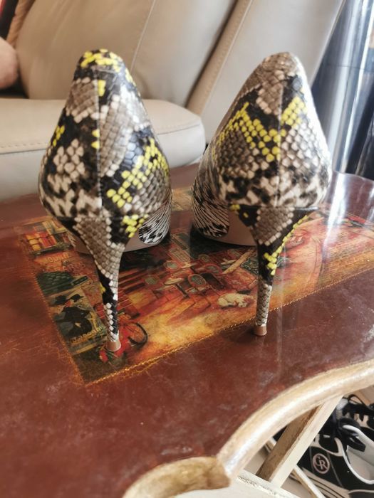 Нови обувки естествен лак Guess, обувки змийска кожа  , испански боти