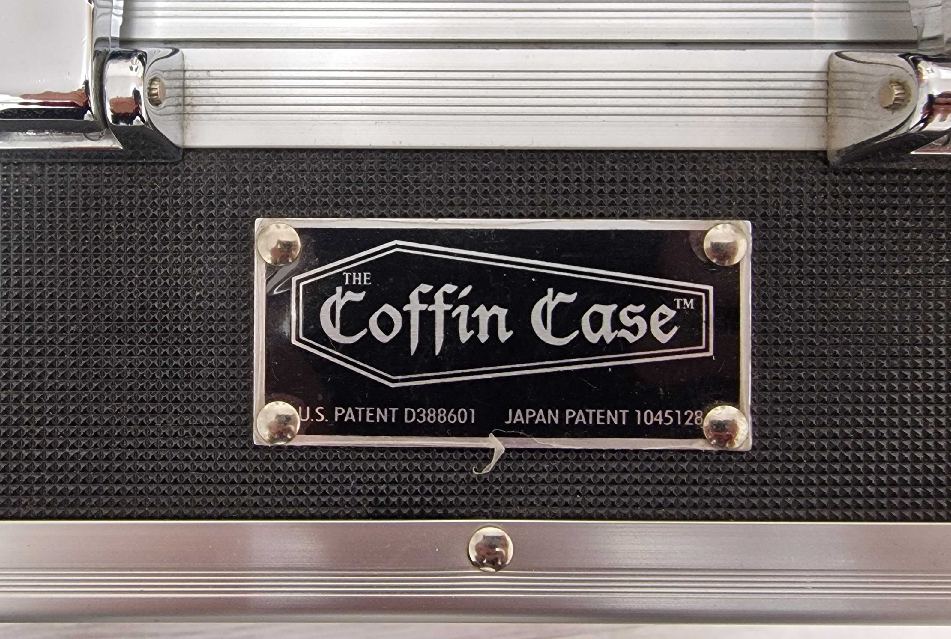 Продам кофр (кейс) для бас гитары фирмы "The Coffin Case"
