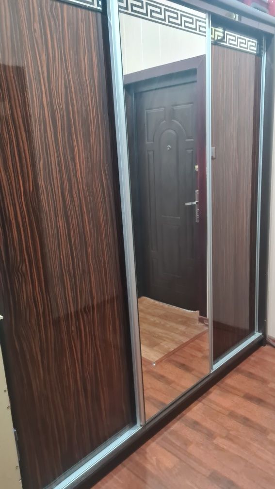 Шкаф купе сотилади
