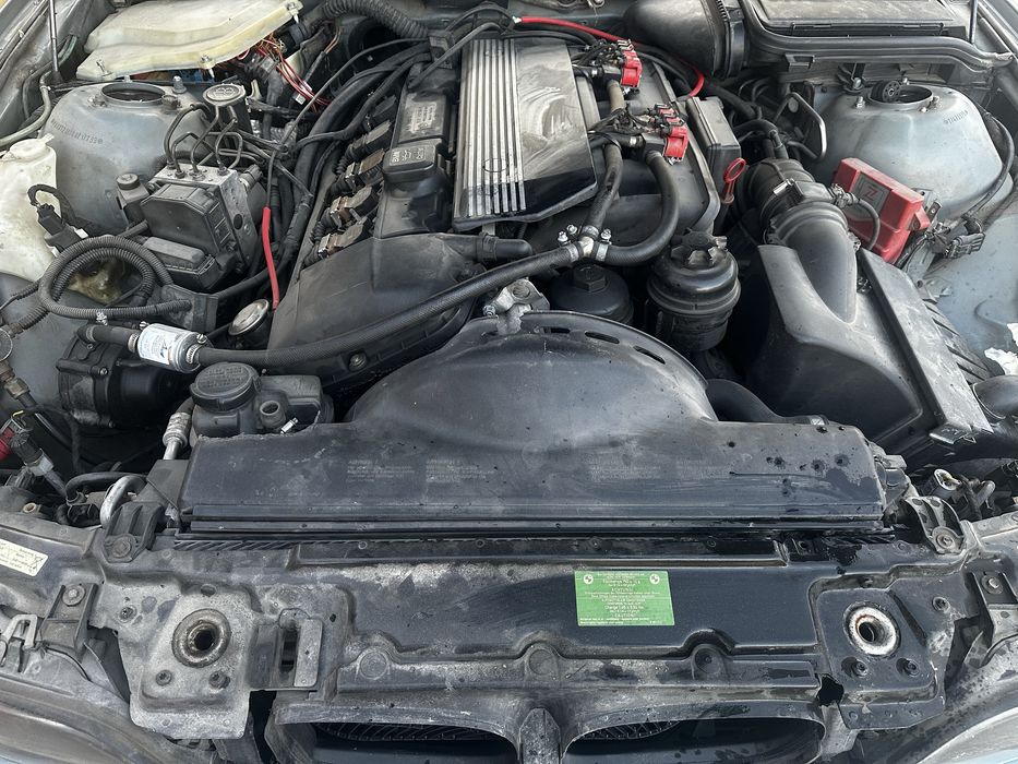 Vând  BMW e39 2.0i automat