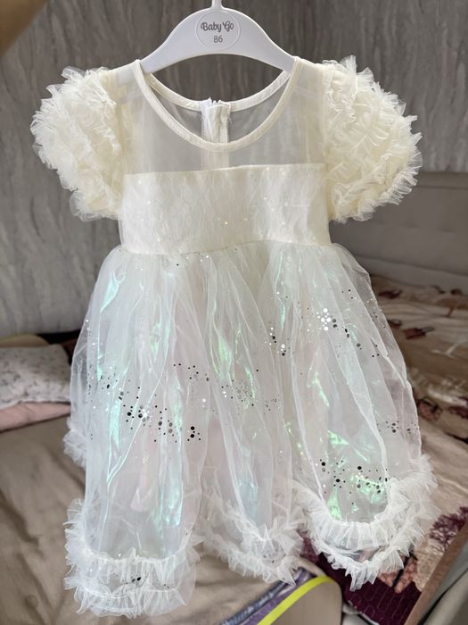 Продам белое платье для девочки