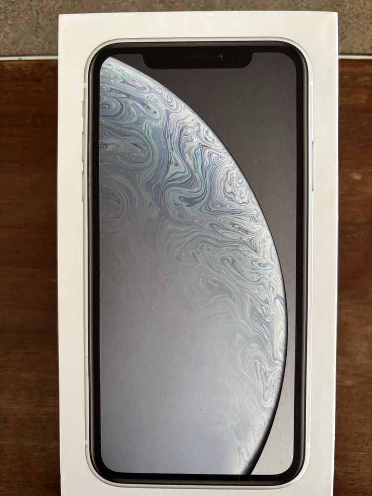 iPhone XR 64GB бял