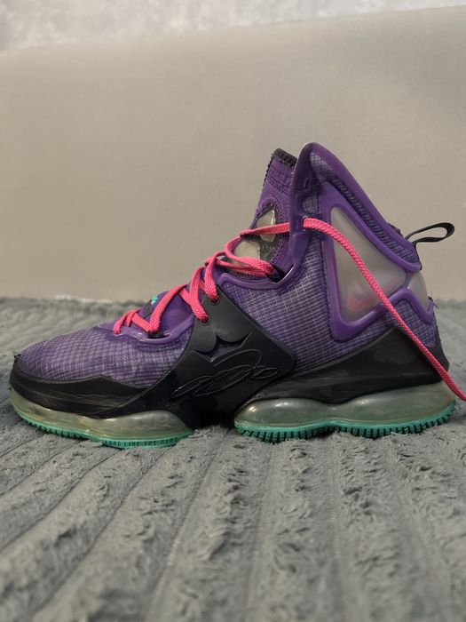 Кроссовки Lebron XIX