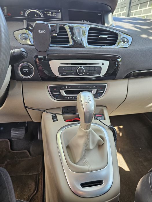 Se vinde Renault Scenic, Gama Initiale Paris, cutie automata, an 2014.