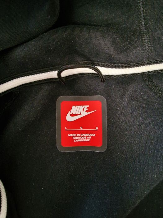 Vând hanorac nike tech