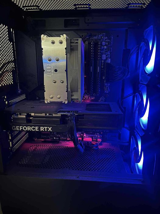 Геймърски компютър Ryzen 7 5800X3D + RTX 4070