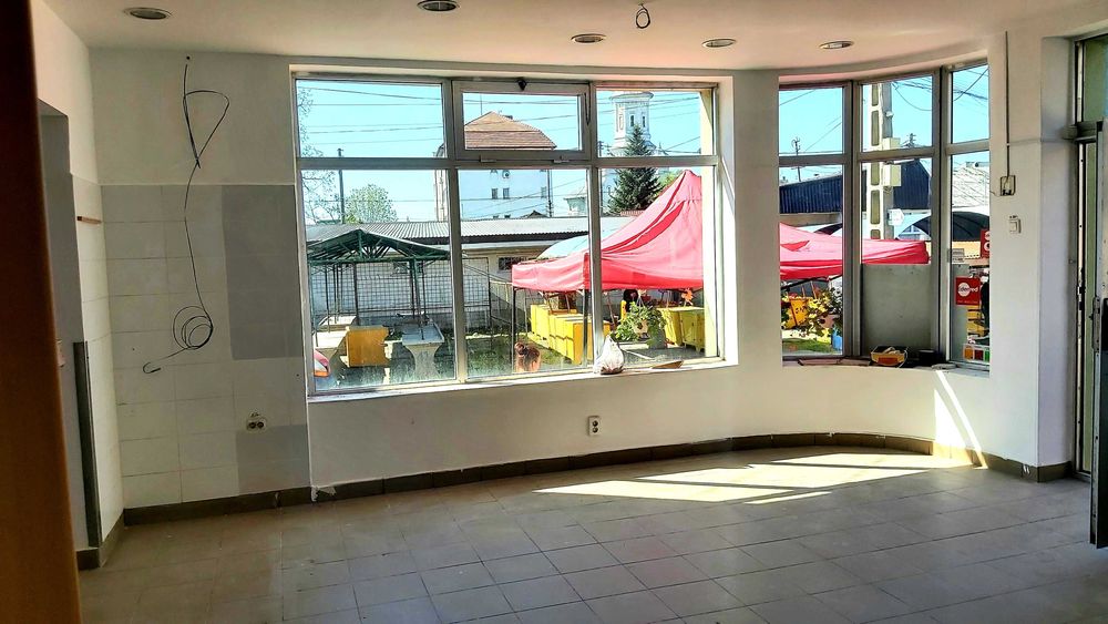 Dau in chirie spatiu comercial ultracentral in Turda