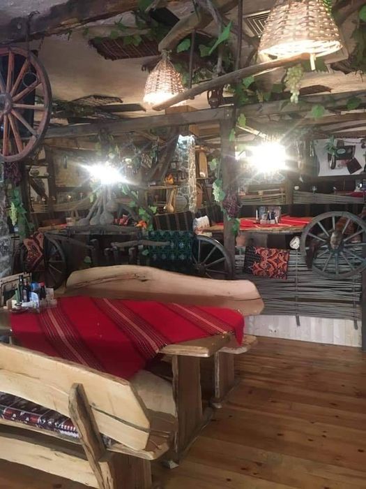 Продавам маси, пейки за заведения и дома от масив