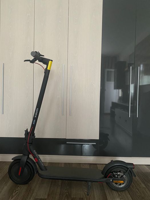 Trotinetă electrică XIAOMI SCOOTER 4