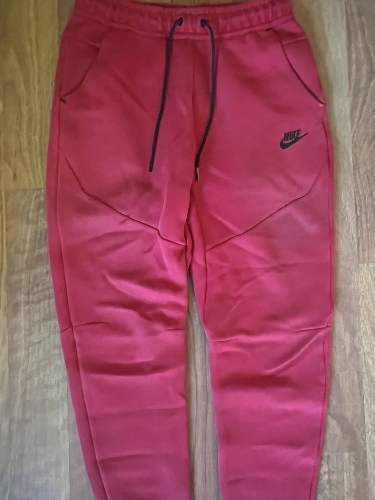 Old season Tech Fleece jogger