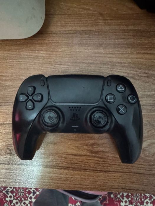 джостик на пс 5 почти новые