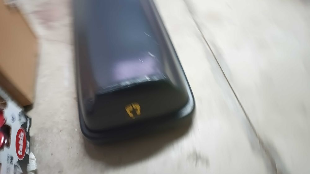 Продавам автобокс HAKR черен мат +