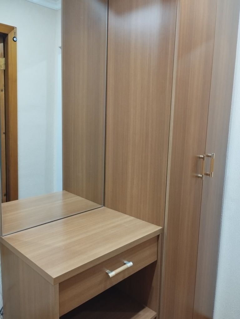 Продам прихожую для коридора