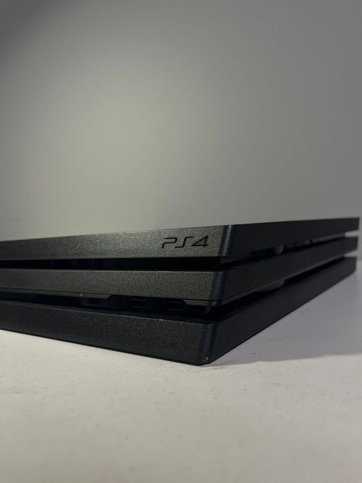 Конзола playstation PS4 pro 1 TB