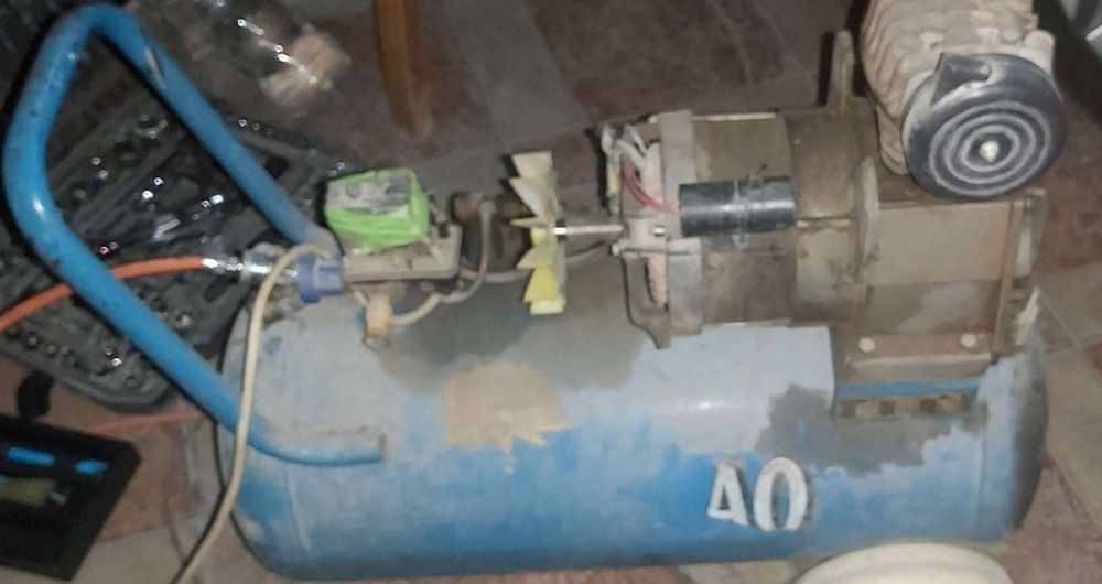 Кампрессор 50 литирли сотилади