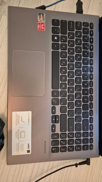 ASUS Vivobook 15 – gri, funcțional, mouse cadou